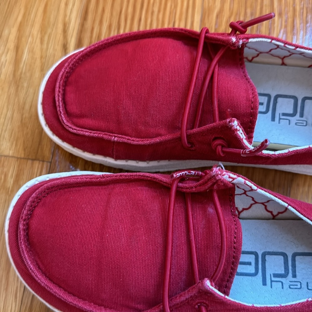 Kids hey dude, Wendy youth size 11 youth red and white slip on loafer unisex - Picture 5 of 7